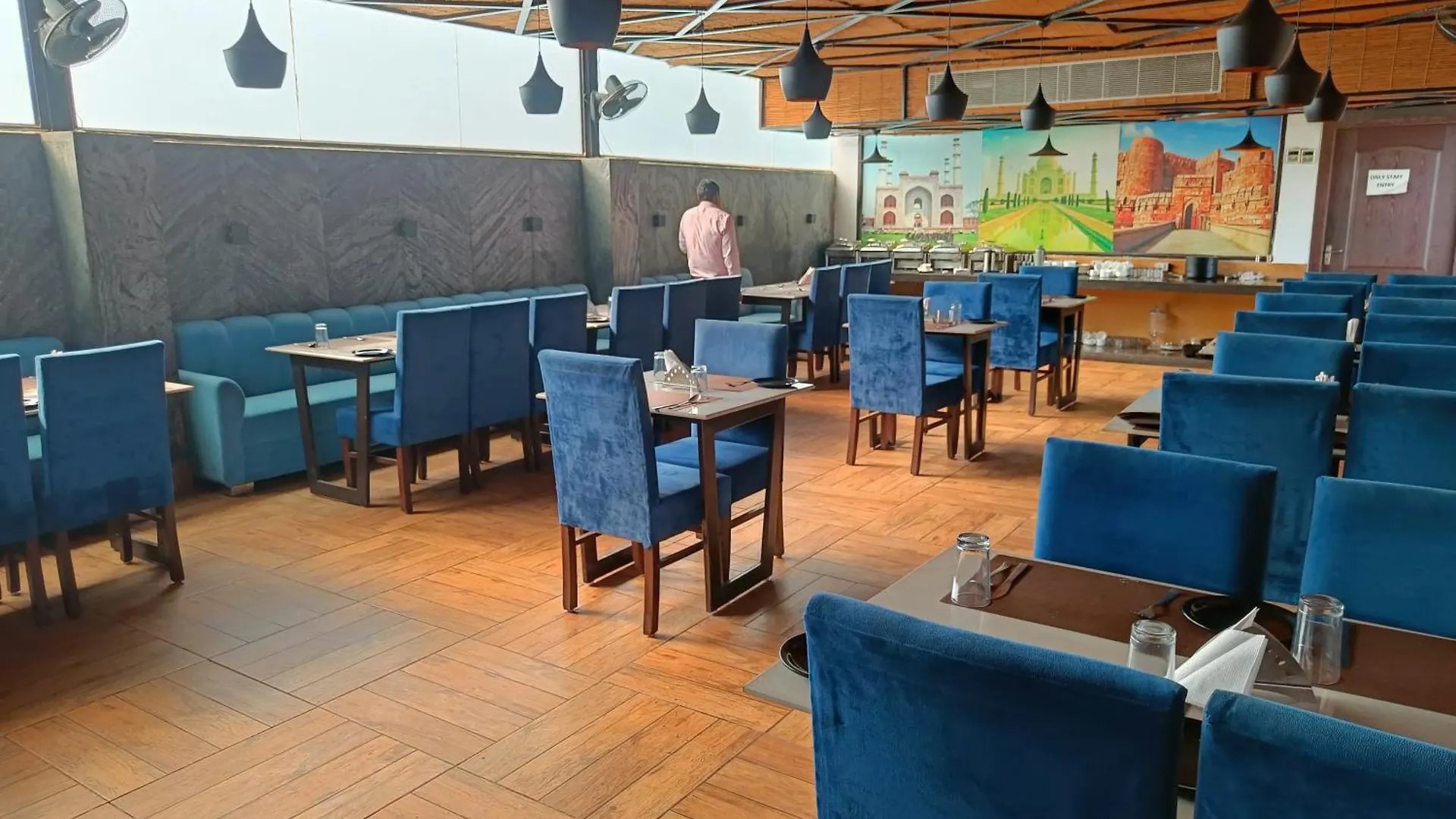 אגרה Hotel Ten Square, India