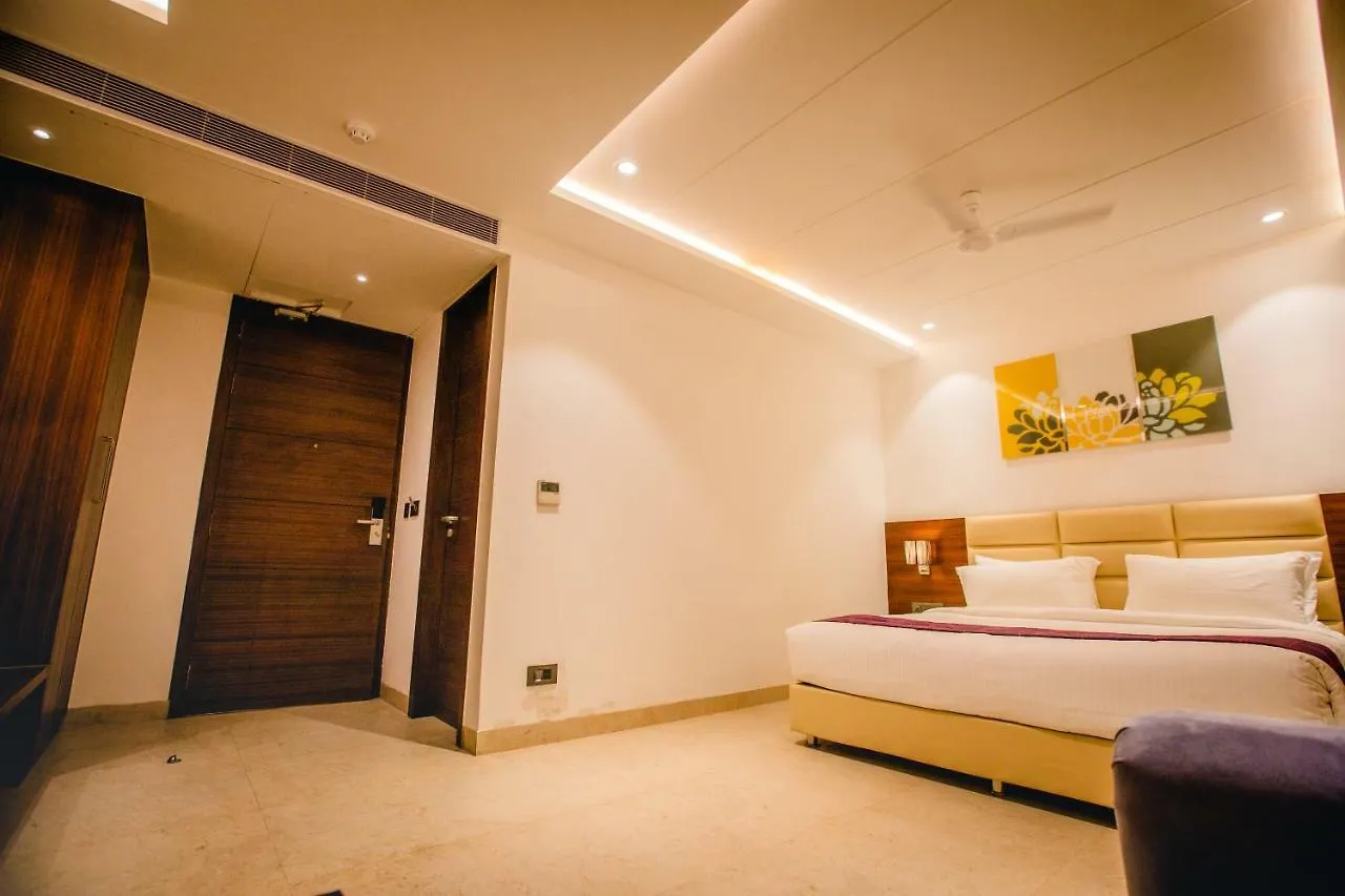 אגרה Hotel Ten Square, India
