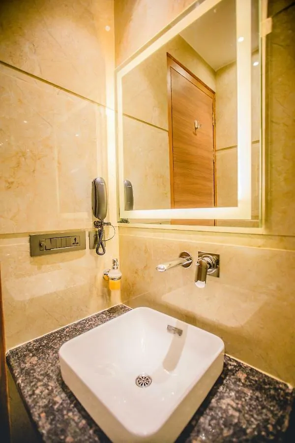 אגרה Hotel Ten Square, India