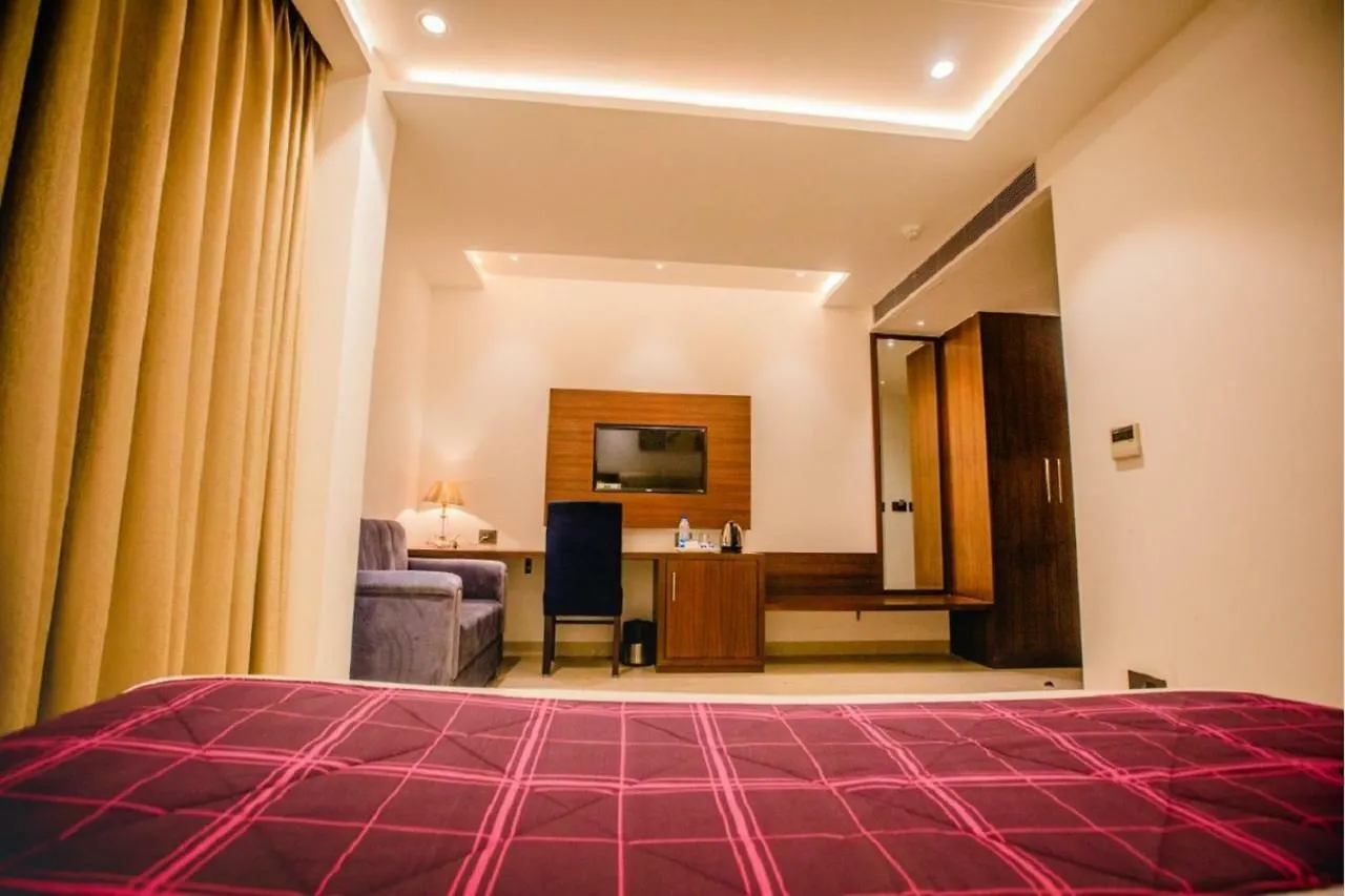 ***  אגרה Hotel Ten Square, India הודו