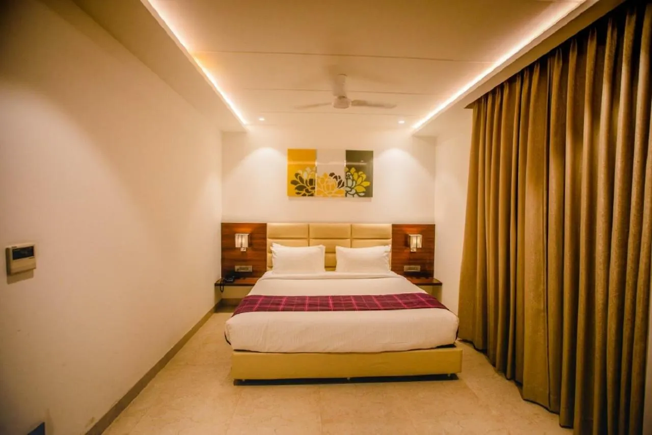 אגרה Hotel Ten Square, India