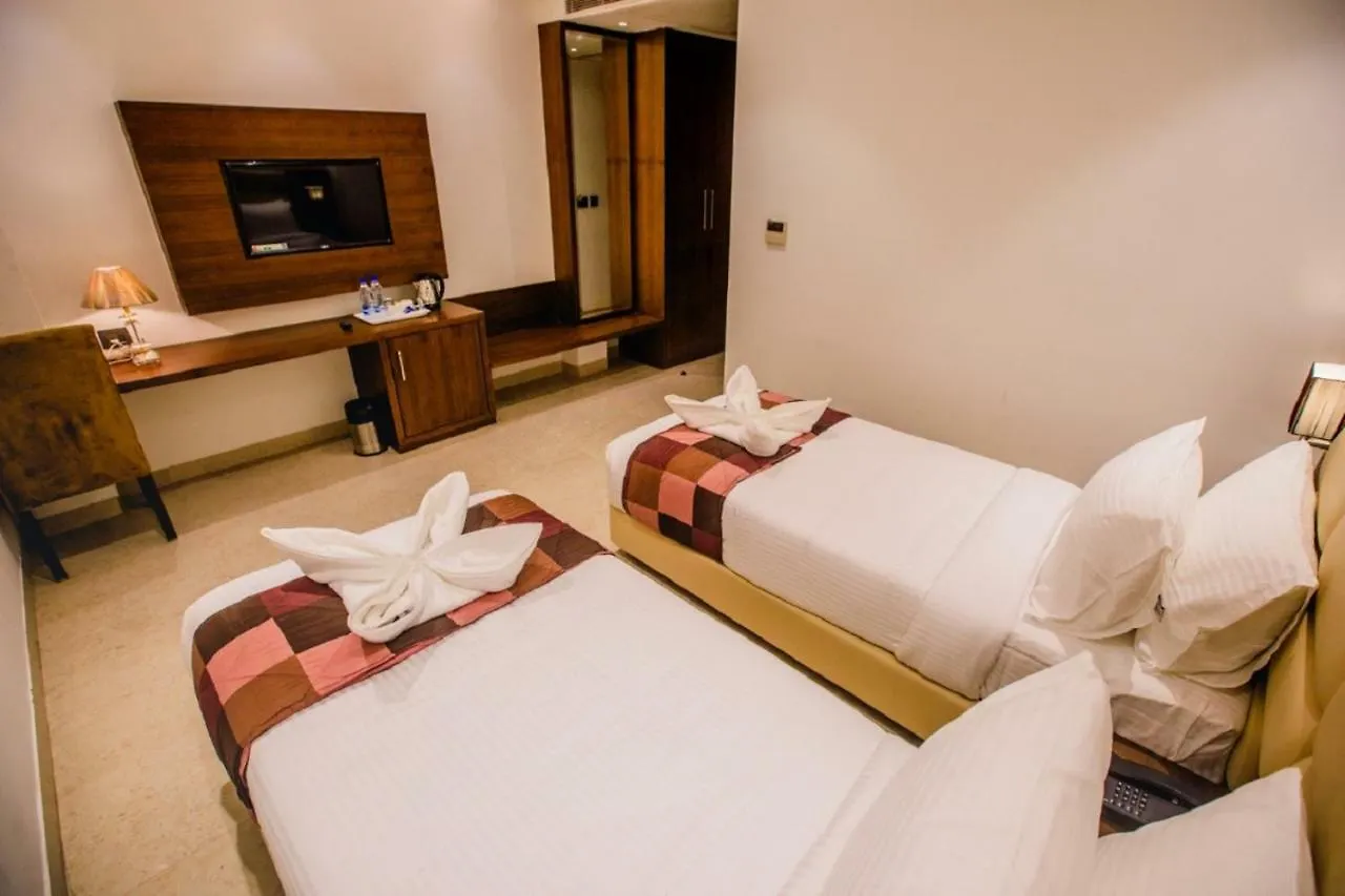 אגרה Hotel Ten Square, India