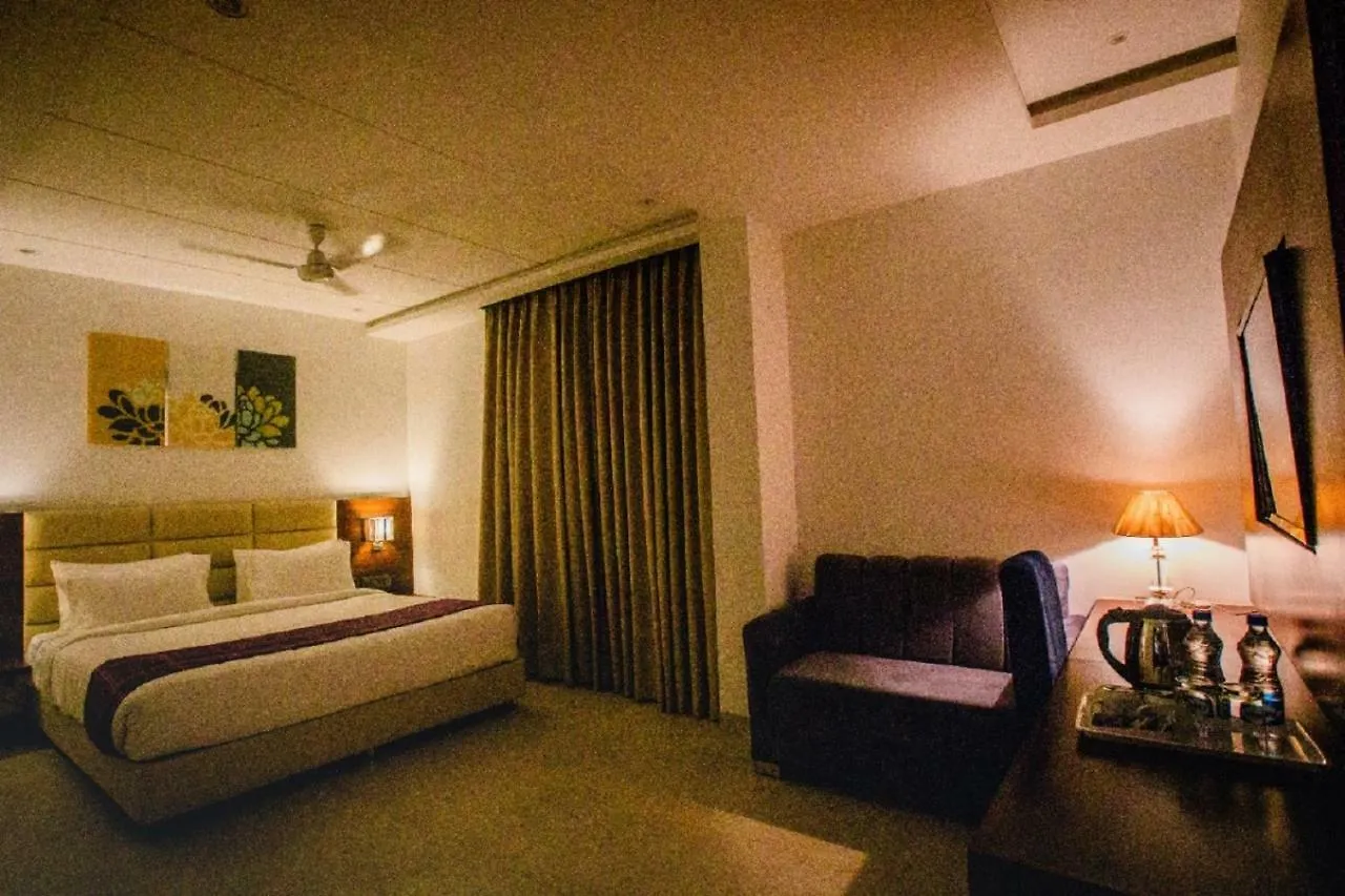 אגרה Hotel Ten Square, India