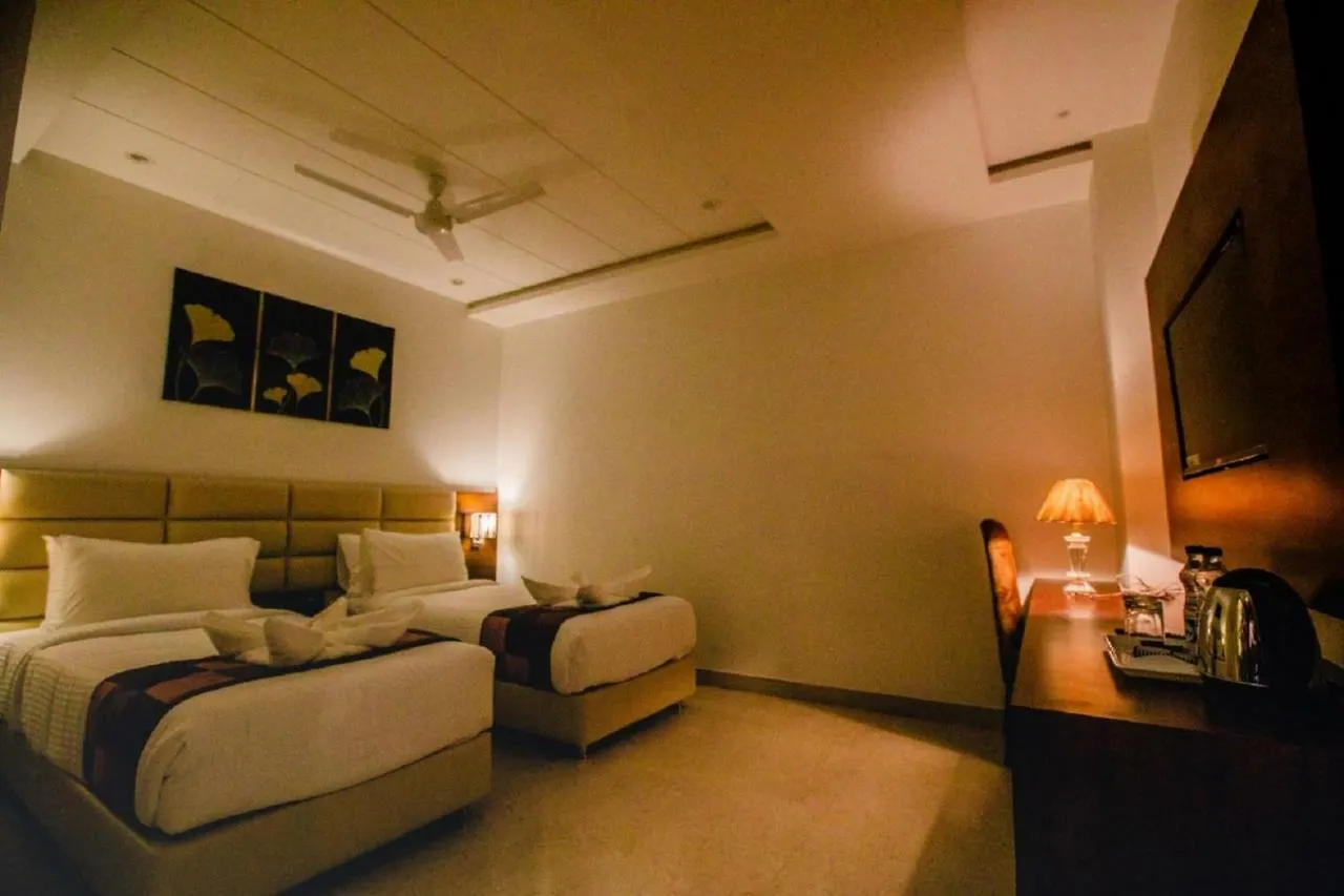 אגרה Hotel Ten Square, India