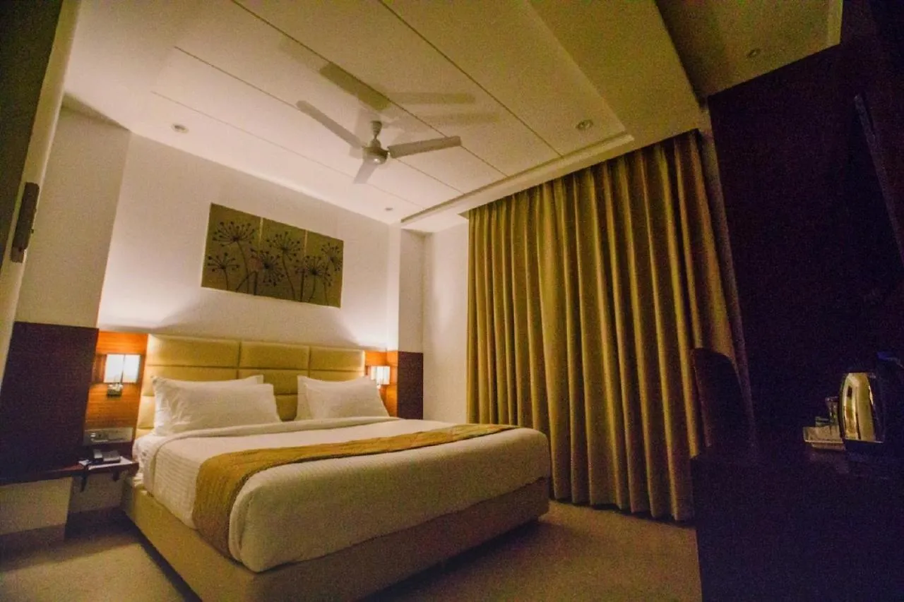 אגרה Hotel Ten Square, India