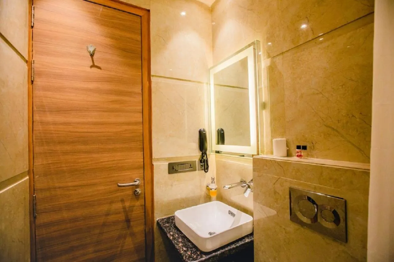 אגרה Hotel Ten Square, India